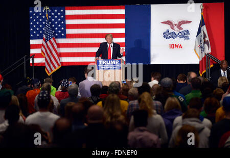 Iowa, USA. 1. Februar 2016. Republikanische Präsidentschaftskandidat Donald Trump spricht auf einer Kundgebung der Kampagne in Cedar Rapids, Iowa, USA, 1. Februar 2016. Bildnachweis: Yin Bogu/Xinhua/Alamy Live-Nachrichten Stockfoto