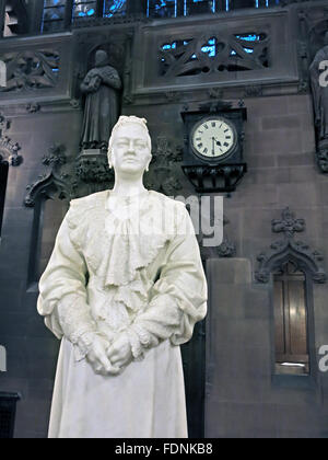 John Rylands Library Interieur, Deansgate, Manchester, England, UK - Statue Enriqueta Augustina Rylands (1907) Stockfoto