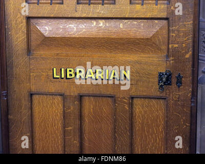 John Rylands Library Interieur, Deansgate, Manchester, England, UK - Nahaufnahme von Bibliothekaren Tür Stockfoto