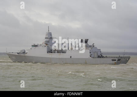 HNLMS Tromp (F803) Abfahrt Portsmouth, UK. Stockfoto