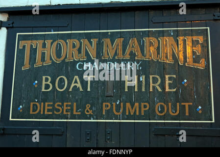 Dorn Marine Yachtausrüster, Stockton Heath, Warrington, Cheshire, England, UK Stockfoto