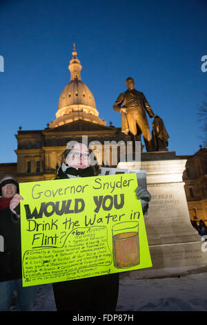 Lansing, Michigan - Demonstranten fordern Michigan Gouverneur über Flint Wasserkrise zurücktreten. Stockfoto