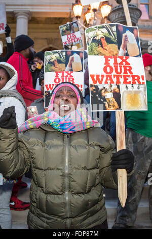 Lansing, Michigan - Demonstranten fordern Michigan Gouverneur über Flint Wasserkrise zurücktreten. Stockfoto