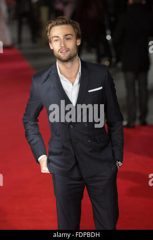 London, UK. 1. Februar 2016. Douglas Booth besucht der Europapremiere von "Stolz und Vorurteil und Zombies" im Vue West End in London. Bildnachweis: London Pix/Alamy Live News Stockfoto