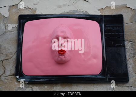 Roman Zeichen außerhalb der Damen, die öffentliche Toilette Fernseher mit rosa Gesicht Kontur festlegen Stockfoto