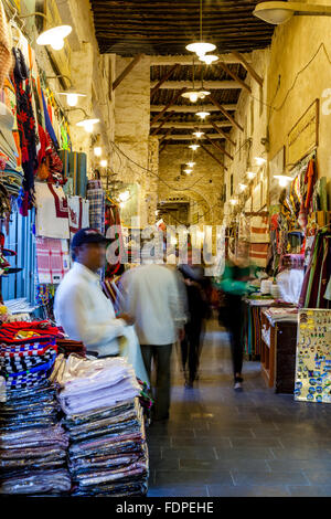 Bunte Läden In den Souk Waqif, Doha, Katar Stockfoto