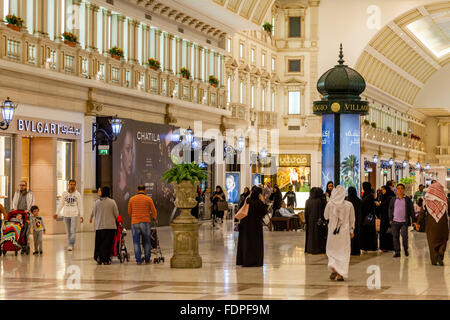Exklusive Geschäfte im Villaggio Shopping-Mall, Doha, Katar Stockfoto
