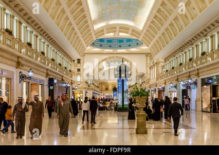 Exklusive Geschäfte im Villaggio Shopping-Mall, Doha, Katar Stockfoto