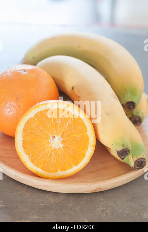 Gesunde Früchte mit Orangen und Bananen, Fotoarchiv Stockfoto