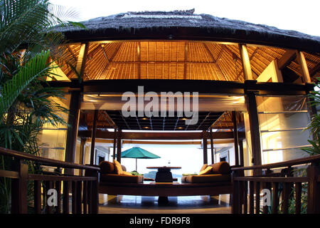 Bintan, Riau-Inseln, Indonesien. 30. Januar 2016. BINTAN, Indonesien - Januar 31: Ein Blick auf Banyan Tree Bintan Villa am Sonnenuntergang am 29. Januar 2016 in Bintan, Indonesien. Banyan Tree Bintan legt großen Wert auf die Förderung von Öko-Bewusstsein. Das Resort Ausgleich streben für die ökologische Nachhaltigkeit mit seiner Hingabe für die Gäste ein erhabenes Erlebnis, setzt fort seine lange Tradition der Gastfreundschaft und weltweit als Malerei eine grüne Zukunft für morgen anerkannt zu werden. © Sijori Bilder/ZUMA Draht/Alamy Live-Nachrichten Stockfoto