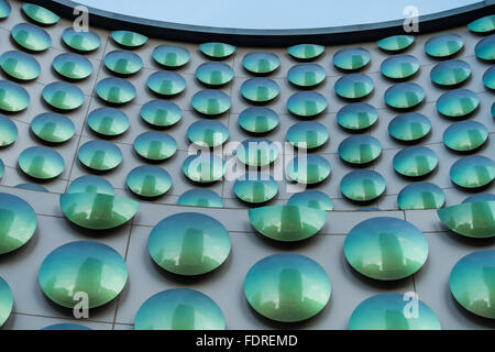 Architekturdetail des grünen Schilde auf der Miracle Mile Shopping Center in Las Vegas, Nevada, USA Stockfoto