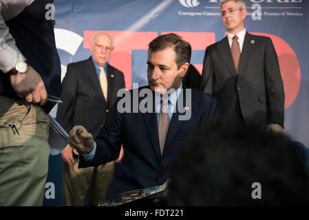 Republikanische Präsidentschaftskandidat Hoffnung Texas Senator Ted Cruz feiert seinen Sieg in der republikanischen Iowa caucus Stockfoto