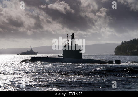 U-Boot Ula der norwegischen Marine und der Zerstörer USS Nitze Stockfoto