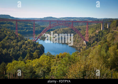 Viadukt von Garabit entworfen und gebaut von Gustave Eiffel. Cantal. Auvergne. Frankreich Stockfoto