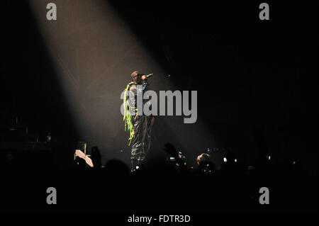 Tinie Tempah führt auf der Aberdeen Exhibition and Conference Centre in Aberdeen, Schottland, am 13. November 2011. Stockfoto