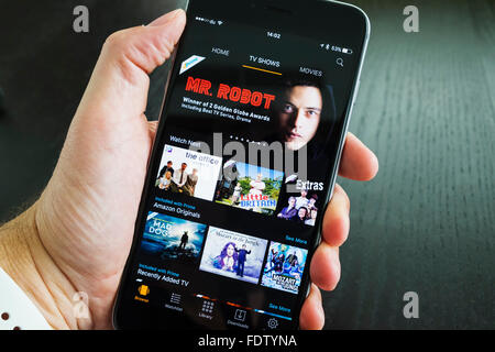 Homepage von Amazon Prime Video-Streaming-Dienst auf einem iPhone 6 plus Smartphone Stockfoto