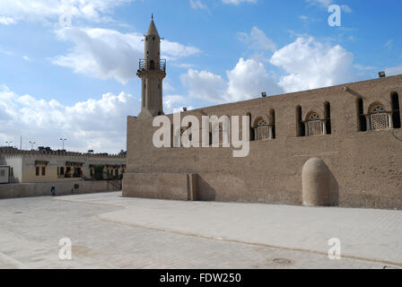 Hinterhof der ersten Moschee Afrikas - die Moschee von Amr ibn al Aas in Kairo, Ägypten. Stockfoto