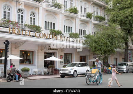 Hotel Continental Saigon in Ho-Chi-Minh-Stadt, Vietnam, Asien, mit weißem Range Rover parkt draußen Stockfoto