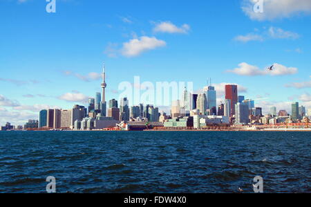 Toronto Skyline vom Kirschstraße industriellen Hafen aus gesehen Stockfoto