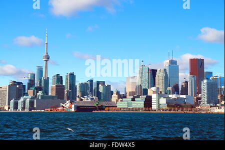 Toronto Skyline vom Kirschstraße industriellen Hafen aus gesehen Stockfoto