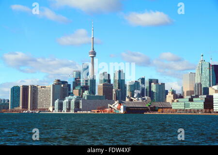 Toronto Skyline vom Kirschstraße industriellen Hafen aus gesehen Stockfoto