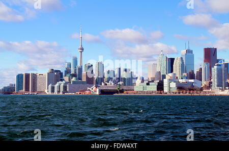 Toronto Skyline vom Kirschstraße industriellen Hafen aus gesehen Stockfoto