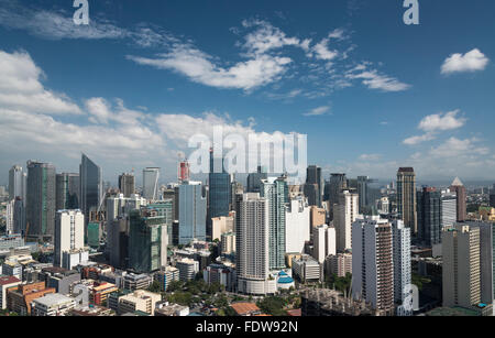 Ein Blick auf die Wolkenkratzer in Manila Makati Geschäftsviertel in den Philippinen Stockfoto