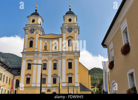 St. Michael Basilica (ehemals Stiftskirche) am Mondsee, Österreich. Website der Hochzeitsszene in The Sound of Music. Stockfoto