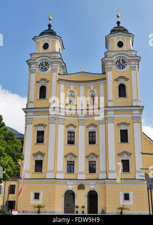 St. Michael Basilica (ehemals Stiftskirche) am Mondsee, Österreich. Website der Hochzeitsszene in The Sound of Music. Stockfoto
