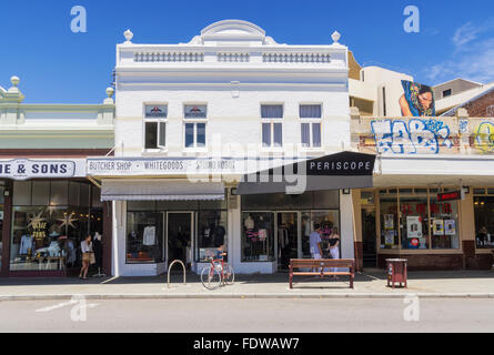 Geschäfte entlang der lebendigen William Street in Northbridge, Perth, Western Australia Stockfoto