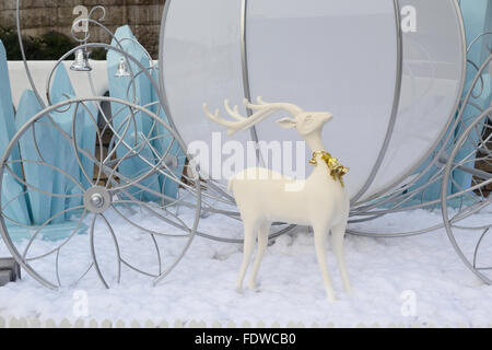 Weihnachten Dekoration, Rentier und Kürbis-coach Stockfoto