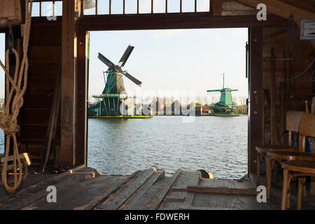 Innen Het Jonge Schaap (The Young Sheep) Sägewerk / wind Mühlen / Windmühle / wind Mills. Zaanse Schans, Holland, Niederlande. Stockfoto