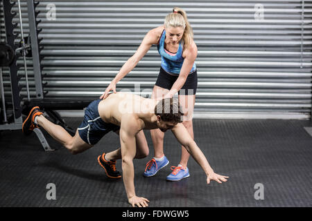 Frau Trainer Unterstützung Mann Stockfoto