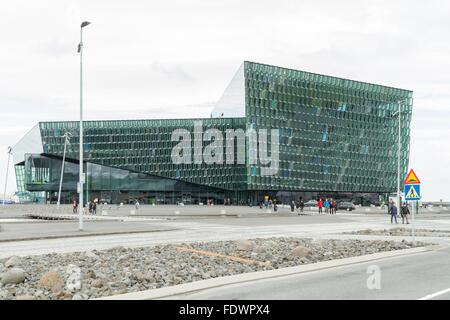 Reykjavik, Island, Mai 2014: Eine Außenansicht des Harpa Concert Hall and Conference Centre Stockfoto