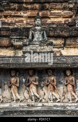 Sukhothai Sukhothai Historical Park und alten Stadt. Wiege der Thailand Buddhistische Schüler Fries im Wat Mahathat Stockfoto