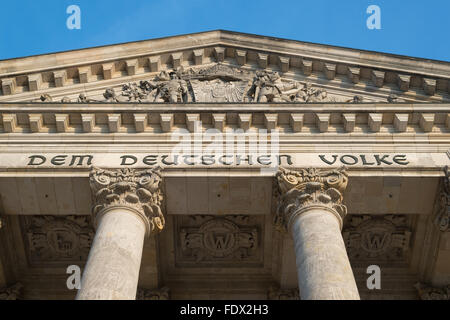 Berlin, Deutschland, Schriftug Dem Deutschen Volke Stockfoto