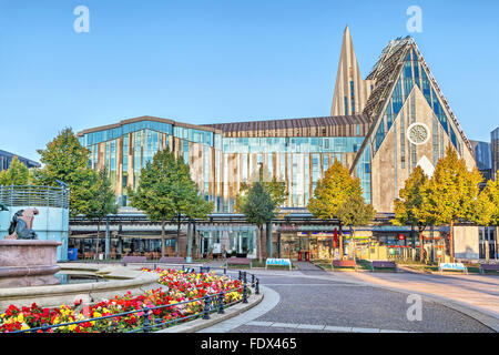 Moderne Universität Halle am Augustus-Platz Stockfoto