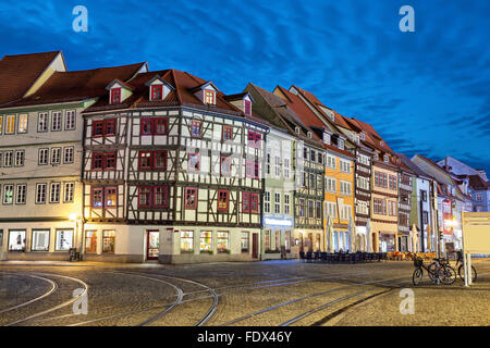 Traditionelle deutsche Fachwerk Häuser auf dem Domplatz Platz in Erfurt, Thüringen, Deutschland Stockfoto