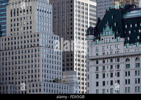 New York City, USA, Fassaden der alten Wolkenkratzer auf der 5th Avenue in Manhattan Stockfoto