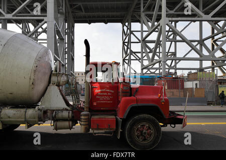 New York City, USA, Eisenbahnbrücke in Brooklyn Stockfoto