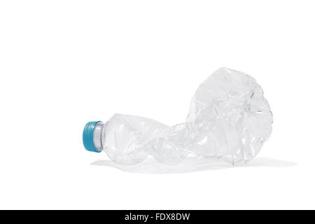 Studioaufnahme einer Crushed Plastikflasche Wasser Stockfoto