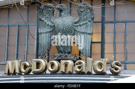 Ehemaligen kaiserlichen Cafe Gebäude in Porto, die jetzt ein McDonalds ist Stockfoto