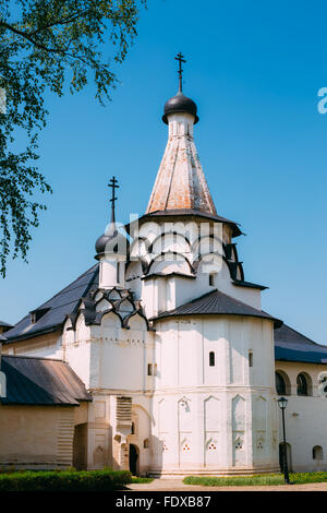 Die Himmelfahrtskirche Refektorium im Kloster des Heiligen Euthymios in Susdal, Russland. Das Kloster wurde im 14. Jahrhundert gegründet. Stockfoto