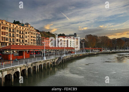 Teilansicht des Bilbao und Nervion River. . Baskisches Land, Spanien. Stockfoto