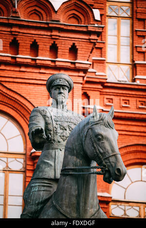 Nahaufnahme von Denkmal für Marschall Georgy Zhukov auf dem Roten Platz in Moskau, Russland Stockfoto