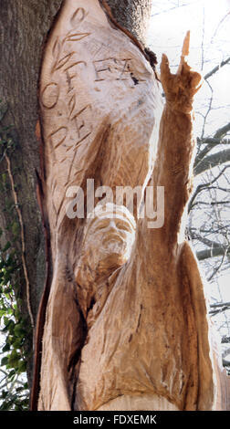 Holzschnitzerei von Owain Glyndwr auf von Baum Carver Simon O'Rourke in Plas macht Woods Bersham Wrexham Stockfoto