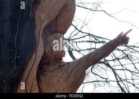 Holzschnitzerei von Owain Glyndwr auf von Baum Carver Simon O'Rourke in Plas macht Woods Bersham Wrexham Stockfoto