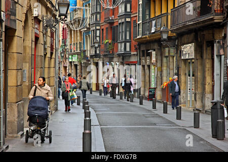 Wandern im "Siete Calles" ("sieben Straßen") in das "Herz" der Altstadt ("Casco Viejo") von Bilbao, Baskenland, Spanien. Stockfoto