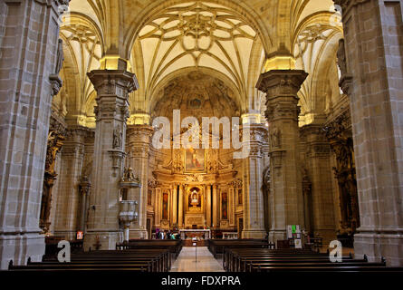 Im Inneren der Basilika von Santa Maria del Coro, in Parte Vieja (Altstadt), San Sebastian (Donostia), Baskenland, Spanien. Stockfoto