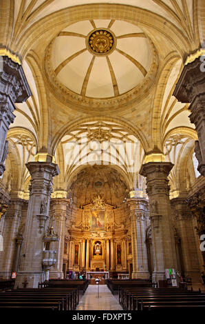 Im Inneren der Basilika von Santa Maria del Coro, in Parte Vieja (Altstadt), San Sebastian (Donostia), Baskenland, Spanien. Stockfoto